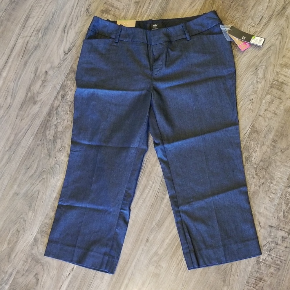 Mossimo Mid Waist Curvy Hip Stretch Capris